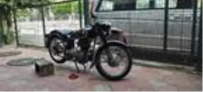 80 yıllık hurda motosikletleri tamir edip, yeniden kullanıma sunuyor 80 yıllık hurda motosikletleri tamir edip, yeniden kullanıma sunuyor