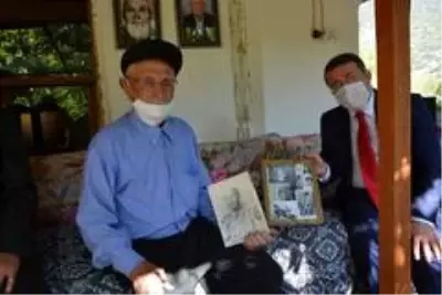 93 yaşındaki Kore gazisine sürpriz ziyaret 93 yaşındaki Kore gazisine sürpriz ziyaret