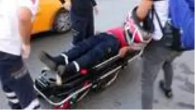 Adana'da otomobil ile çarpışan motosikletin sürücüsü yaralandı Adana'da otomobil ile çarpışan motosikletin sürücüsü yaralandı