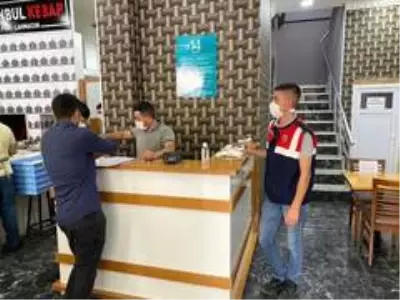 Ağrı'da karantinayı ihlal eden bir kişiye 3 bin 150 lira para cezası Ağrı'da karantinayı ihlal eden bir kişiye 3 bin 150 lira para cezası