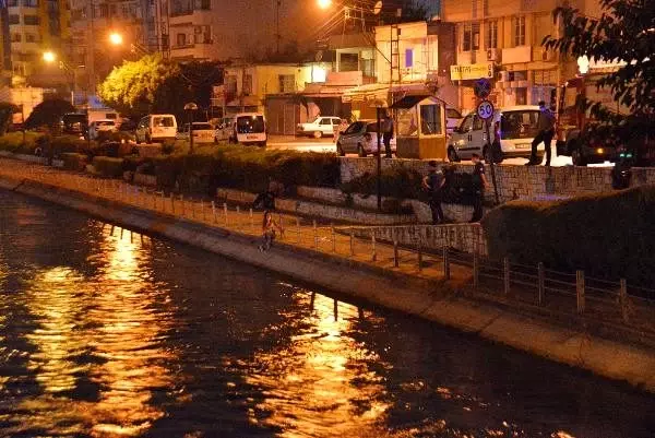 Arkadaşı için tefeciden aldığı borcu geri ödeyemeyen kadın ''Tefeciler kafama silah dayadı'' diyerek intihara kalkıştı Arkadaşı için tefeciden aldığı borcu geri ödeyemeyen kadın ''Tefeciler kafama silah dayadı'' diyerek intihara kalkıştı