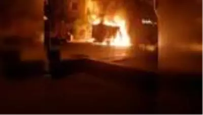 Ankara'da alev topuna dönen kamyonet paniğe sebep oldu Ankara'da alev topuna dönen kamyonet paniğe sebep oldu
