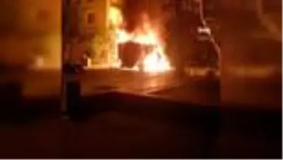 Ankara'da alev topuna dönen kamyonet paniğe sebep oldu Ankara'da alev topuna dönen kamyonet paniğe sebep oldu