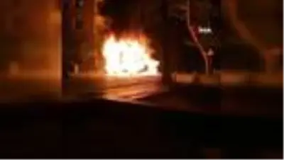 Ankara'da alev topuna dönen kamyonet paniğe sebep oldu Ankara'da alev topuna dönen kamyonet paniğe sebep oldu