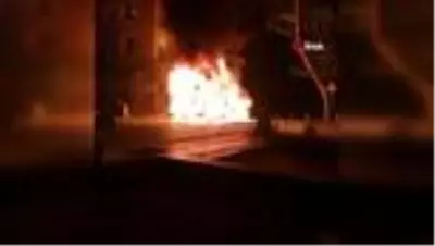 Ankara'da alev topuna dönen kamyonet paniğe sebep oldu Ankara'da alev topuna dönen kamyonet paniğe sebep oldu