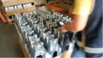 Antalya'da 9 bin 51 şişe sahte içki ele geçirildi Antalya'da 9 bin 51 şişe sahte içki ele geçirildi