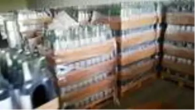 Antalya'da 9 bin 51 şişe sahte içki ele geçirildi Antalya'da 9 bin 51 şişe sahte içki ele geçirildi
