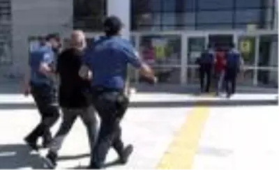 Arkadaşlarıyla birlikte eski patronuna saldırıp, iş yerine zarar verdi Arkadaşlarıyla birlikte eski patronuna saldırıp, iş yerine zarar verdi
