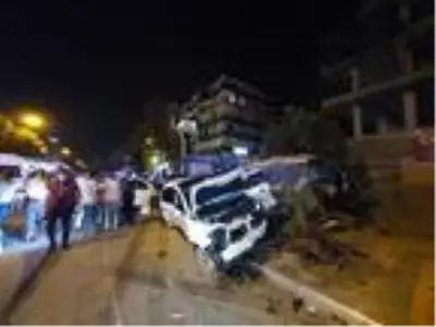 Aşırı süratli iki araç çarpıştı 6 yaralı Aşırı süratli iki araç çarpıştı 6 yaralı