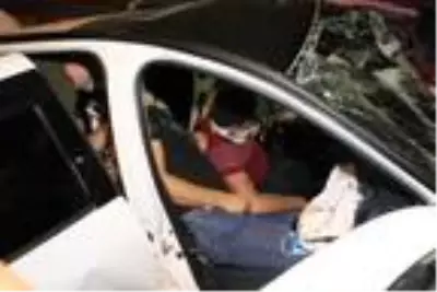 Aşırı süratli iki araç çarpıştı 6 yaralı Aşırı süratli iki araç çarpıştı 6 yaralı