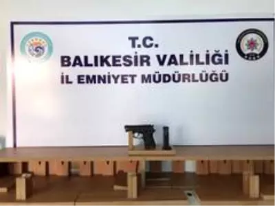 Son dakika haberleri | Balıkesir'de aranan 13 şahıs yakalandı, 2 silah ele geçirildi Son dakika haberleri | Balıkesir'de aranan 13 şahıs yakalandı, 2 silah ele geçirildi
