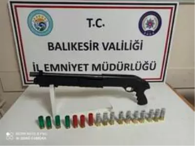 Son dakika haberi | Balıkesir'de polisten silah operasyonu Son dakika haberi | Balıkesir'de polisten silah operasyonu