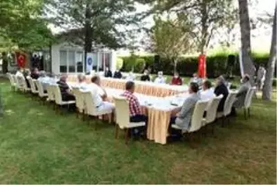 Başkan Aşgın muhtarlarla bir araya geldi Başkan Aşgın muhtarlarla bir araya geldi