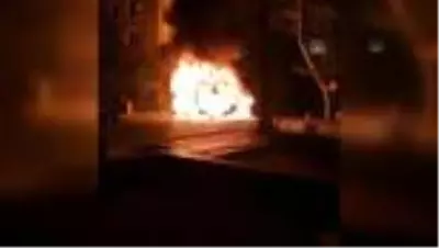 Başkentte park halinde yanan kamyonet kullanılamaz hale geldi Başkentte park halinde yanan kamyonet kullanılamaz hale geldi