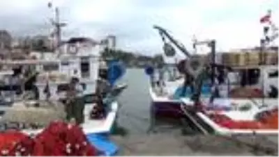 Batı Karadeniz'de balıkçılar poyraz nedeniyle limana demir attı Batı Karadeniz'de balıkçılar poyraz nedeniyle limana demir attı