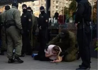 - Belarus'ta kadınlar Devlet Başkanı Lukaşenko'yu protesto etti- Protestoların simgelerinden 73... - Belarus'ta kadınlar Devlet Başkanı Lukaşenko'yu protesto etti- Protestoların simgelerinden 73...