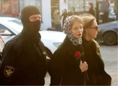 - Belarus'ta kadınlar Devlet Başkanı Lukaşenko'yu protesto etti- Protestoların simgelerinden 73... - Belarus'ta kadınlar Devlet Başkanı Lukaşenko'yu protesto etti- Protestoların simgelerinden 73...