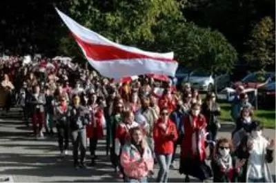 - Belarus'ta kadınlar Devlet Başkanı Lukaşenko'yu protesto etti- Protestoların simgelerinden 73... - Belarus'ta kadınlar Devlet Başkanı Lukaşenko'yu protesto etti- Protestoların simgelerinden 73...