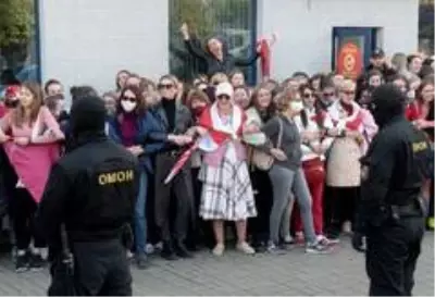 - Belarus'ta kadınlar Devlet Başkanı Lukaşenko'yu protesto etti- Protestoların simgelerinden 73... - Belarus'ta kadınlar Devlet Başkanı Lukaşenko'yu protesto etti- Protestoların simgelerinden 73...