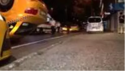 Beşiktaş'ta ticari taksi takla attı: 2 yaralı Beşiktaş'ta ticari taksi takla attı: 2 yaralı