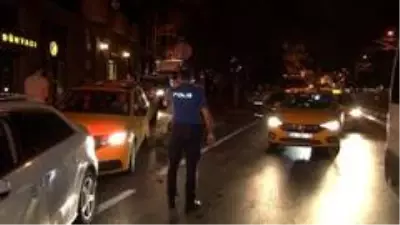 Beşiktaş'ta ticari taksi takla attı: 2 yaralı Beşiktaş'ta ticari taksi takla attı: 2 yaralı