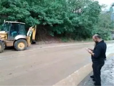 Sağanak yağış sonrası derelerde su seviyesi yükseldi, heyelan meydana geldi Sağanak yağış sonrası derelerde su seviyesi yükseldi, heyelan meydana geldi