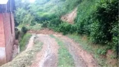 Sağanak yağış sonrası derelerde su seviyesi yükseldi, heyelan meydana geldi