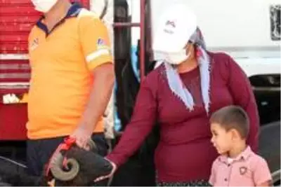 Büyükşehir Belediyesinin projesiyle 60 aileye toplam bin 500 küçükbaş hayvan verilecek Büyükşehir Belediyesinin projesiyle 60 aileye toplam bin 500 küçükbaş hayvan verilecek