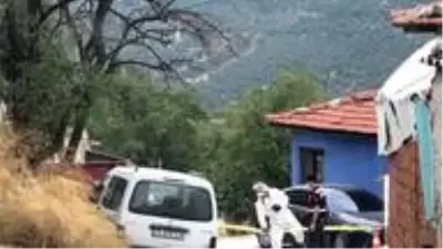 Yardım çığlıklarını duyan olmayınca anne ve babasını döven kardeşini öldürmek zorunda kaldı Yardım çığlıklarını duyan olmayınca anne ve babasını döven kardeşini öldürmek zorunda kaldı