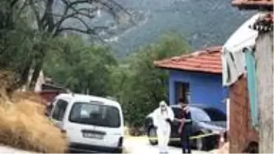 Yardım çığlıklarını duyan olmayınca anne ve babasını döven kardeşini öldürmek zorunda kaldı Yardım çığlıklarını duyan olmayınca anne ve babasını döven kardeşini öldürmek zorunda kaldı