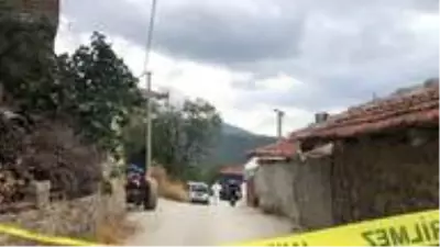 Yardım çığlıklarını duyan olmayınca anne ve babasını döven kardeşini öldürmek zorunda kaldı Yardım çığlıklarını duyan olmayınca anne ve babasını döven kardeşini öldürmek zorunda kaldı