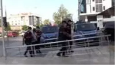 Çıkan silahlı kavgada bir kişi öldü, bir kişi yaralandı Çıkan silahlı kavgada bir kişi öldü, bir kişi yaralandı