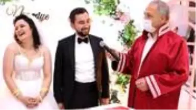 Damadın evet dediği sırada arkadaşları 'Son pişmanlık neye yarar' şarkısını açtı Damadın evet dediği sırada arkadaşları 'Son pişmanlık neye yarar' şarkısını açtı