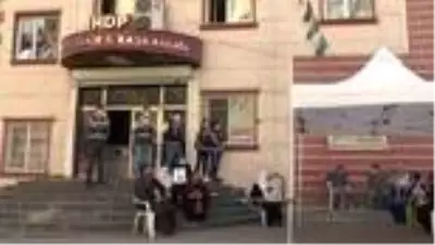 Diyarbakır annelerinden evlatlarına 'teslim ol' çağrısı Diyarbakır annelerinden evlatlarına 'teslim ol' çağrısı