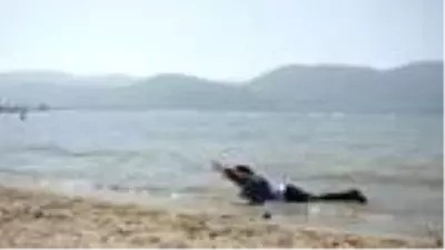 Dizi oyuncusu Aslı Omağ'ın boğulduğunu zannedip suya atladı Dizi oyuncusu Aslı Omağ'ın boğulduğunu zannedip suya atladı