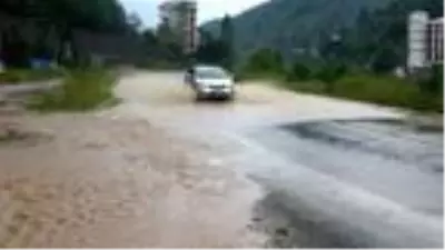 Doğu Karadeniz'de şiddetli yağış etkili oluyor