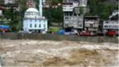 Doğu Karadeniz'de şiddetli yağış etkili oluyor