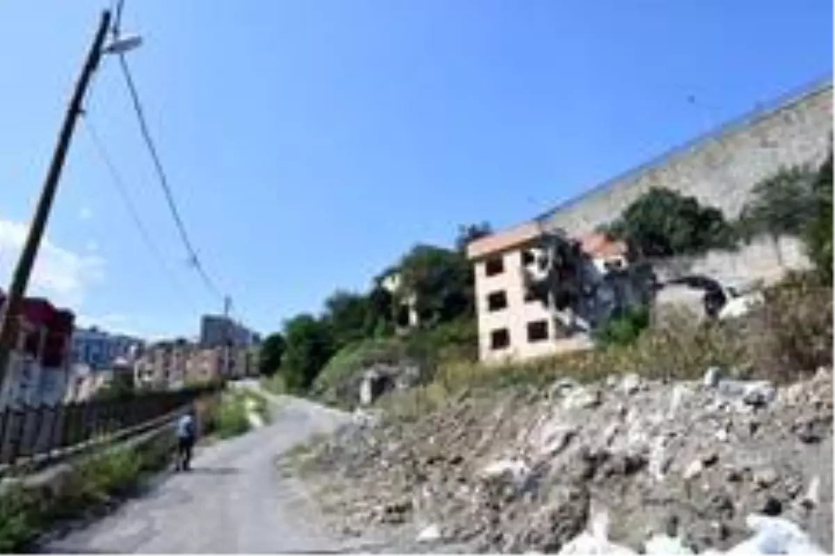 Erdoğdu'da yıkımlar sürüyor