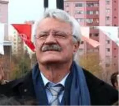Eski Belediye Başkanı Tanık'ı zehirli örümcek ısırdı Eski Belediye Başkanı Tanık'ı zehirli örümcek ısırdı