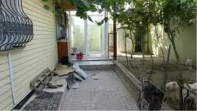 Ev sahibi ile göz göze gelen hırsız 2. kattan atlayarak kaçtı Ev sahibi ile göz göze gelen hırsız 2. kattan atlayarak kaçtı