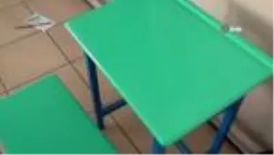 Fedakar öğretmenler fırçayı eline aldı köy okulunu boyadı Fedakar öğretmenler fırçayı eline aldı köy okulunu boyadı