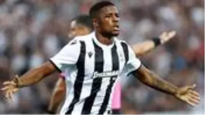 Fenerbahçe ve Beşiktaş'ın gündemindeki Akpom, Middlesbrough'a transfer oldu Fenerbahçe ve Beşiktaş'ın gündemindeki Akpom, Middlesbrough'a transfer oldu