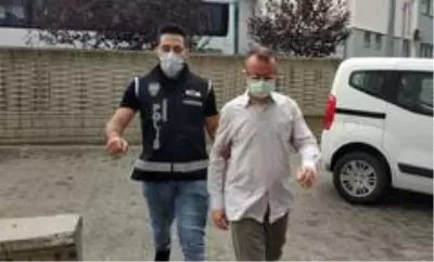 FETÖ'den 7.5 yıl cezası bulunan eski öğretmen saklandığı evde yakalandı FETÖ'den 7.5 yıl cezası bulunan eski öğretmen saklandığı evde yakalandı