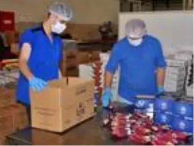 Gümüşhane'den ilk teneffüste öğrencilere 'pestil' ikramı Gümüşhane'den ilk teneffüste öğrencilere 'pestil' ikramı