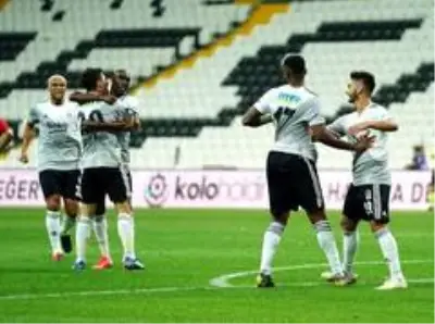 İlk yarı Beşiktaş'ın 1-0 üstünlüğüyle bitti İlk yarı Beşiktaş'ın 1-0 üstünlüğüyle bitti