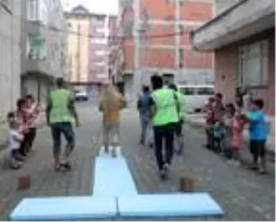 Yaptıkları defileyle fenomen olan inşaat işçilerine oyunculuk teklifleri yağıyor