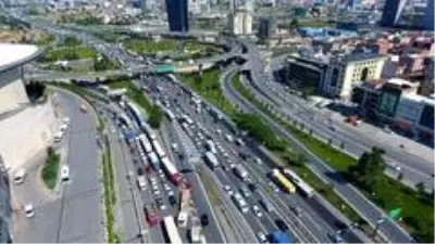 Vodafone İstanbul Yarı Maratonu nedeniyle bazı yollar trafiğe kapatıldı Vodafone İstanbul Yarı Maratonu nedeniyle bazı yollar trafiğe kapatıldı