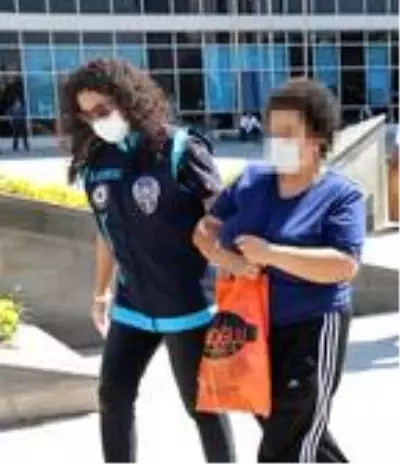 Parkta tanıştığı kadını evine misafir eden yaşlı çift 25 yıllık birikimlerini kaybetti Parkta tanıştığı kadını evine misafir eden yaşlı çift 25 yıllık birikimlerini kaybetti