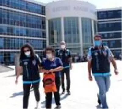 Parkta tanıştığı kadını evine misafir eden yaşlı çift 25 yıllık birikimlerini kaybetti Parkta tanıştığı kadını evine misafir eden yaşlı çift 25 yıllık birikimlerini kaybetti