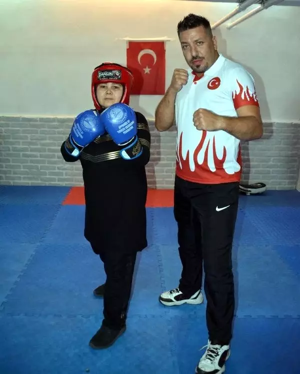 kick boks sampiyonundan kadinlara ucretsiz savunma kursu